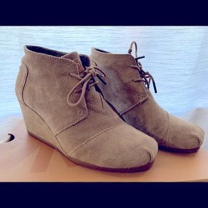 TOMS Desert Wedge Booties